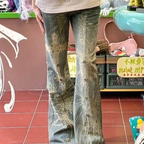 Graphic Design Alternative Jeans - Picture 3 of 6